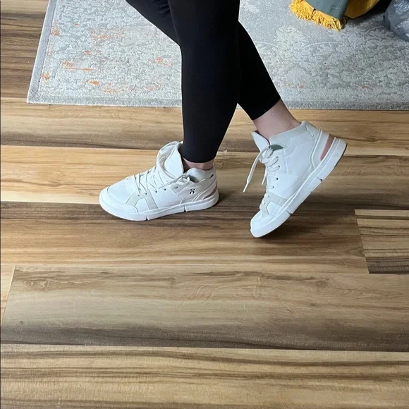 On Cloud The Roger White High-Top Sneakers Women’s 8.5 EUC - Picture 1 of 10